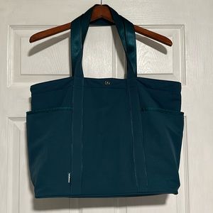 Lululemon daily pocket tote 20L in Storm Teal